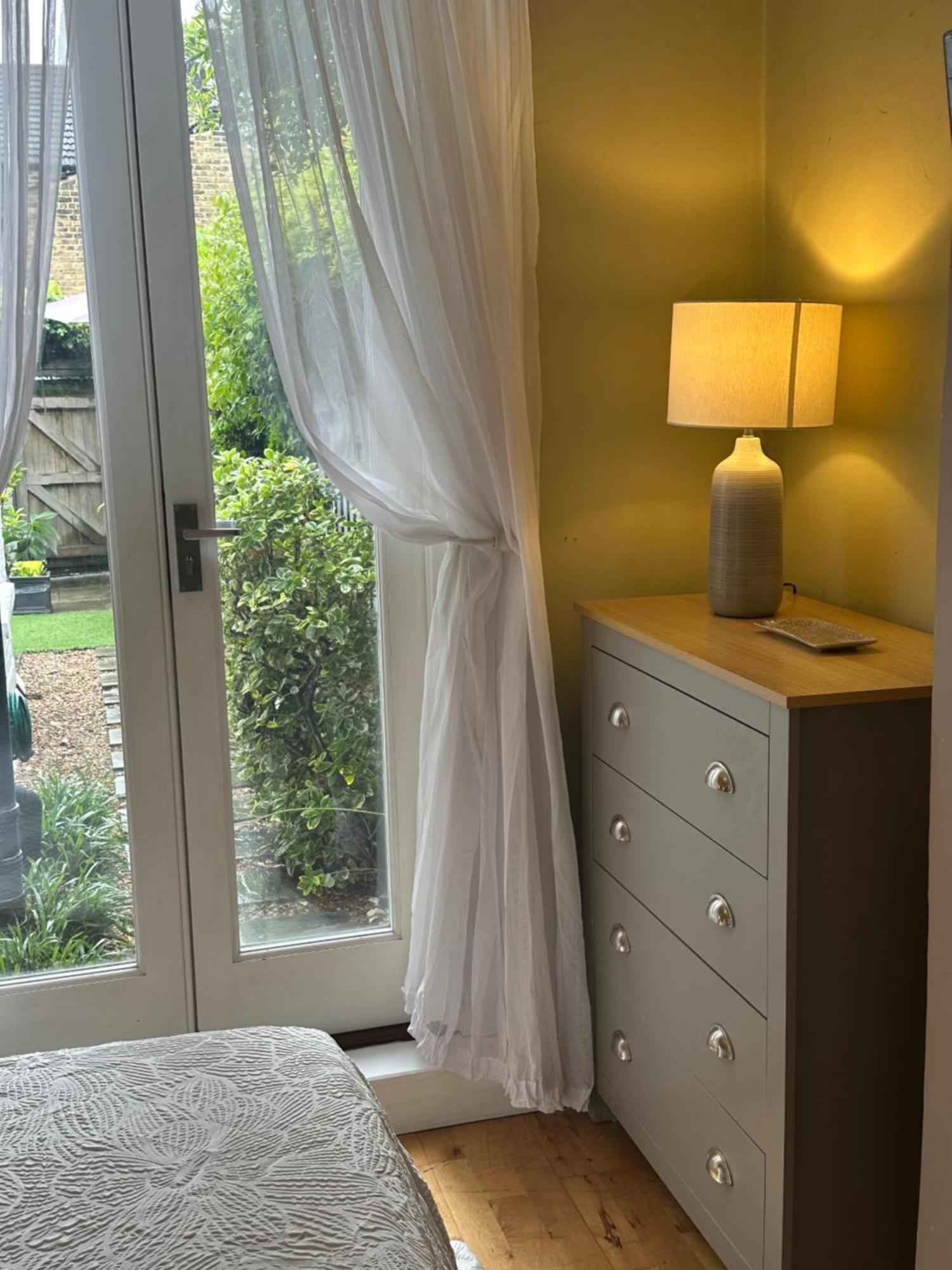 My Sky Secret Garden 1 Bedroom Лондон Экстерьер фото