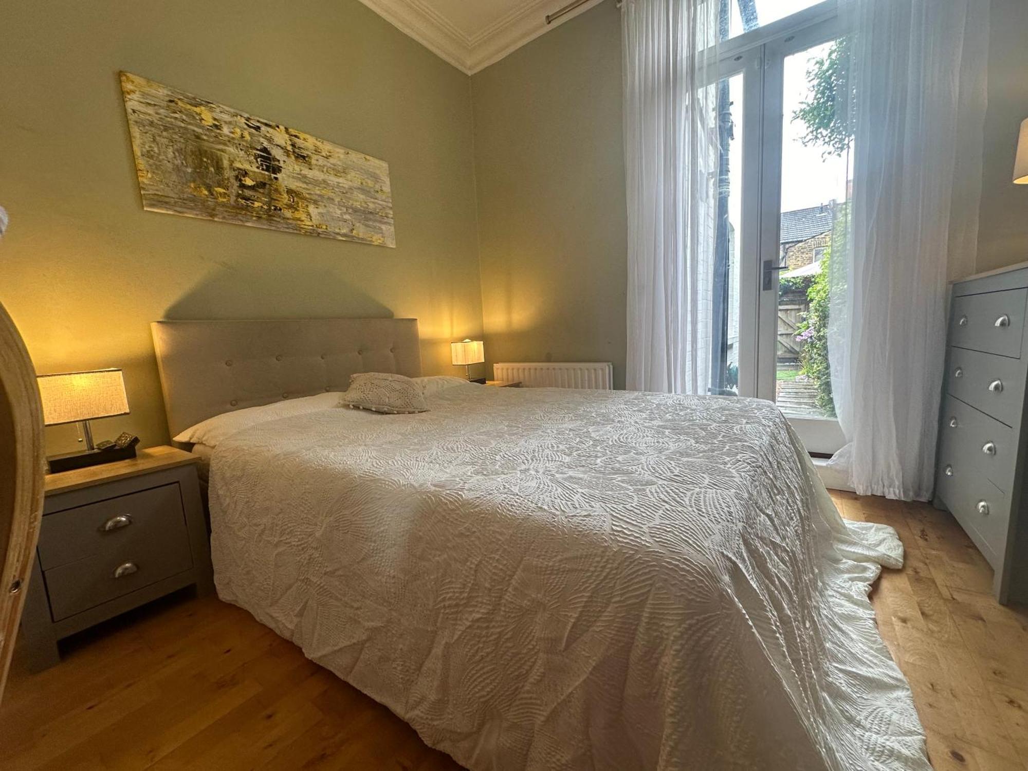 My Sky Secret Garden 1 Bedroom Лондон Экстерьер фото