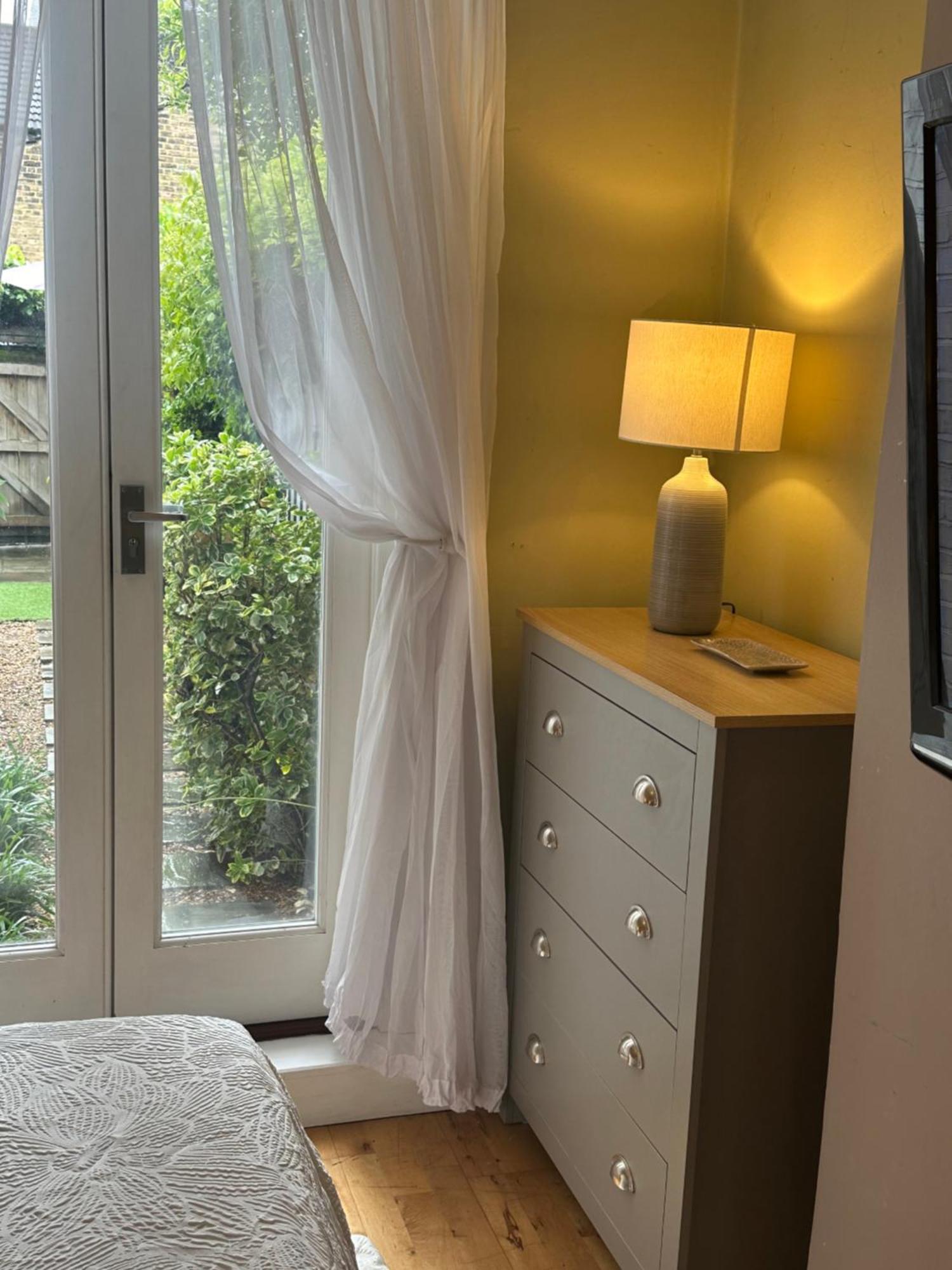 My Sky Secret Garden 1 Bedroom Лондон Экстерьер фото