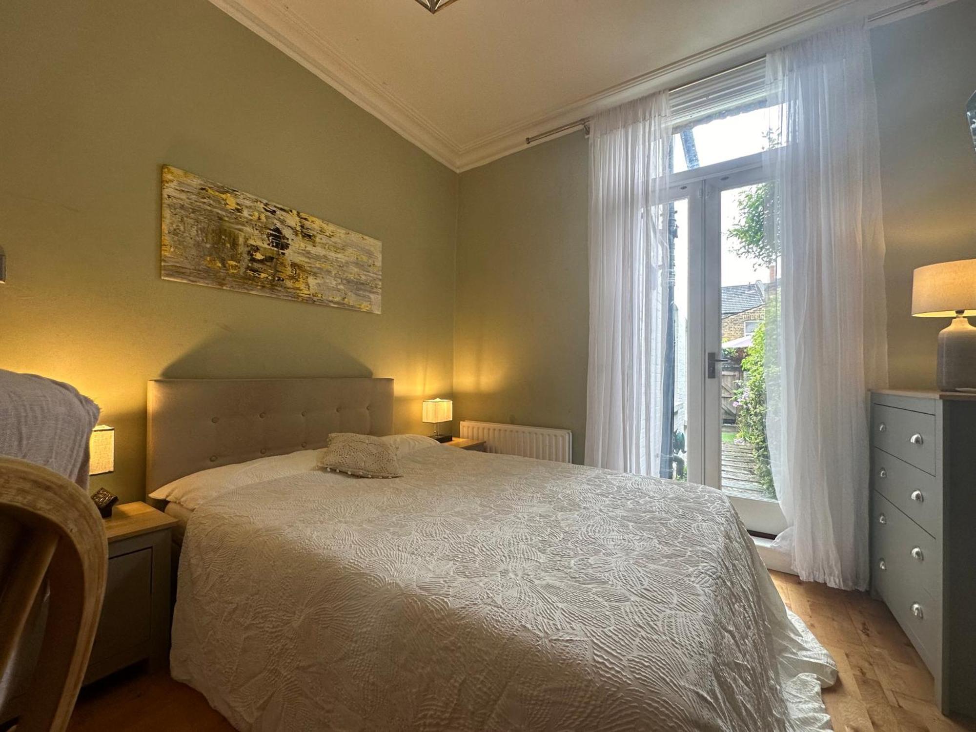 My Sky Secret Garden 1 Bedroom Лондон Экстерьер фото